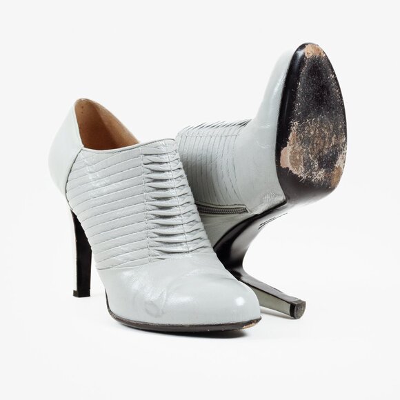 Salvatore Ferragamo Ribbed Leather Pumps - Picture 8 of 11